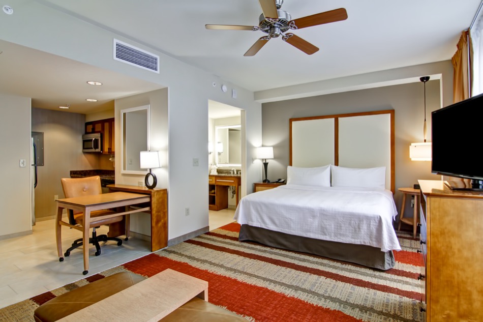 Hampton Inn & Homewood Suites interior room